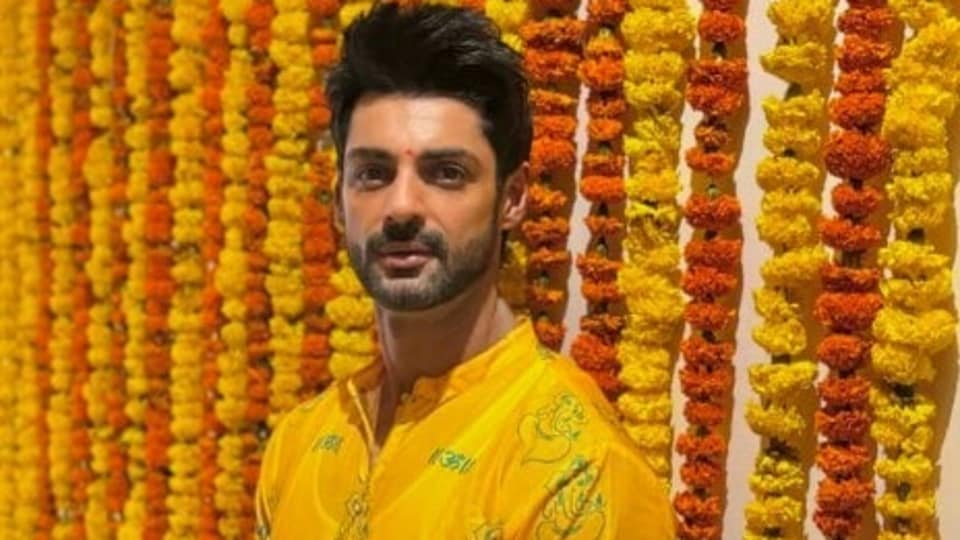 ‘আজকের নারীরা স্লিপ করে, মায়েরা মুখ বুজে থাকত….’, বেফাঁস করণ, কটাক্ষে জেরবার