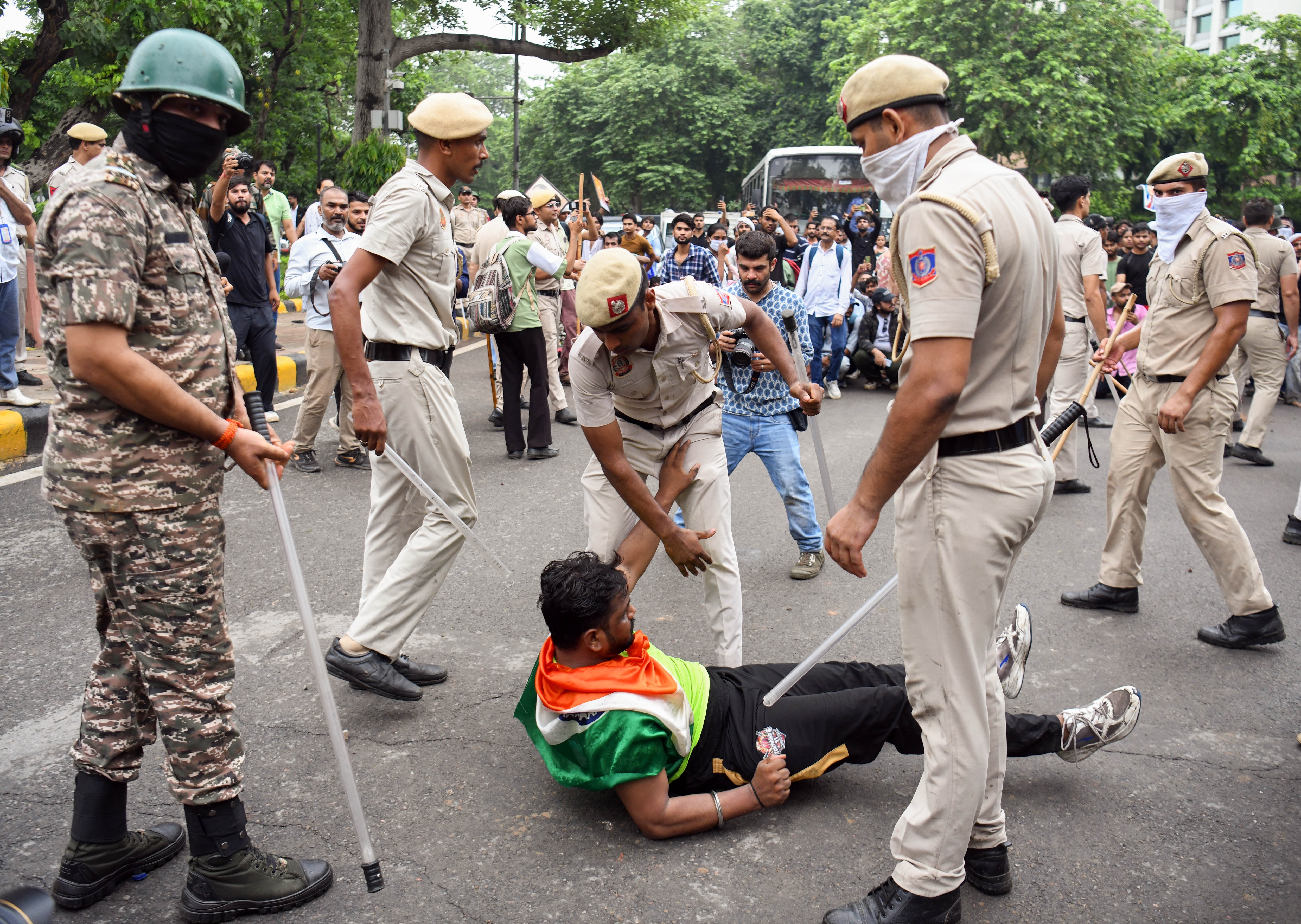 New Delhi, June 20 (ANI): Security personnel carry out lathi charges on protesters during their protest march towards Parliament called by the Janta Cockroach Party demanding the resignation of Union Education Minister Dharmendra Pradhan over alleged irregularities in the NEET exam, near Jantar Mantar in New Delhi on Monday. (Annie/Amit photo) (Amit) New Delhi, June 20 (ANI): Security personnel carry out lathi charges on protesters during their protest march towards Parliament called by the Janta Cockroach Party demanding the resignation of Union Education Minister Dharmendra Pradhan over alleged irregularities in the NEET exam, near Jantar Mantar in New Delhi on Monday. (Annie/Amit photo) (Amit)