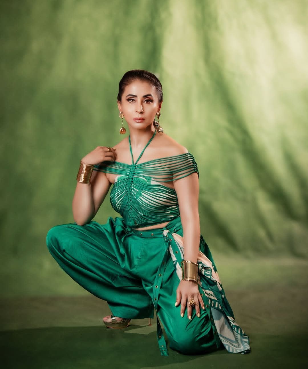 <p>ఈ ఫొటోలో ఉన్నది ఊర్మిళ మటోండ్కర్. ఒకప్పుడు హిందీ, తెలుగు సినిమాల్లో హీరోయిన్ గా అదరగొట్టింది. </p> <p>ఈ ఫొటోలో ఉన్నది ఊర్మిళ మటోండ్కర్. ఒకప్పుడు హిందీ, తెలుగు సినిమాల్లో హీరోయిన్ గా అదరగొట్టింది. </p>