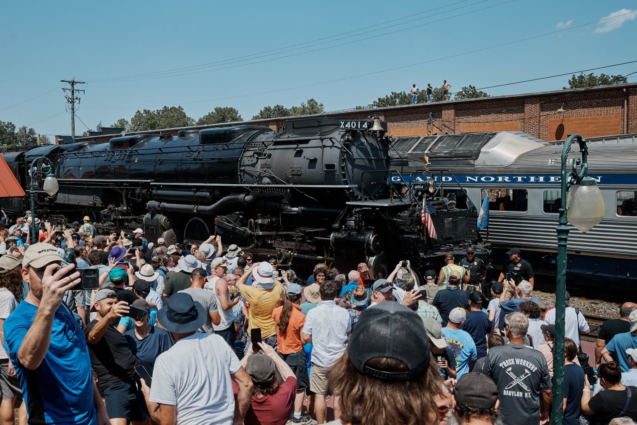 Big Boy 4014 is the world’s largest operating steam locomotive. Big Boy 4014 is the world’s largest operating steam locomotive.