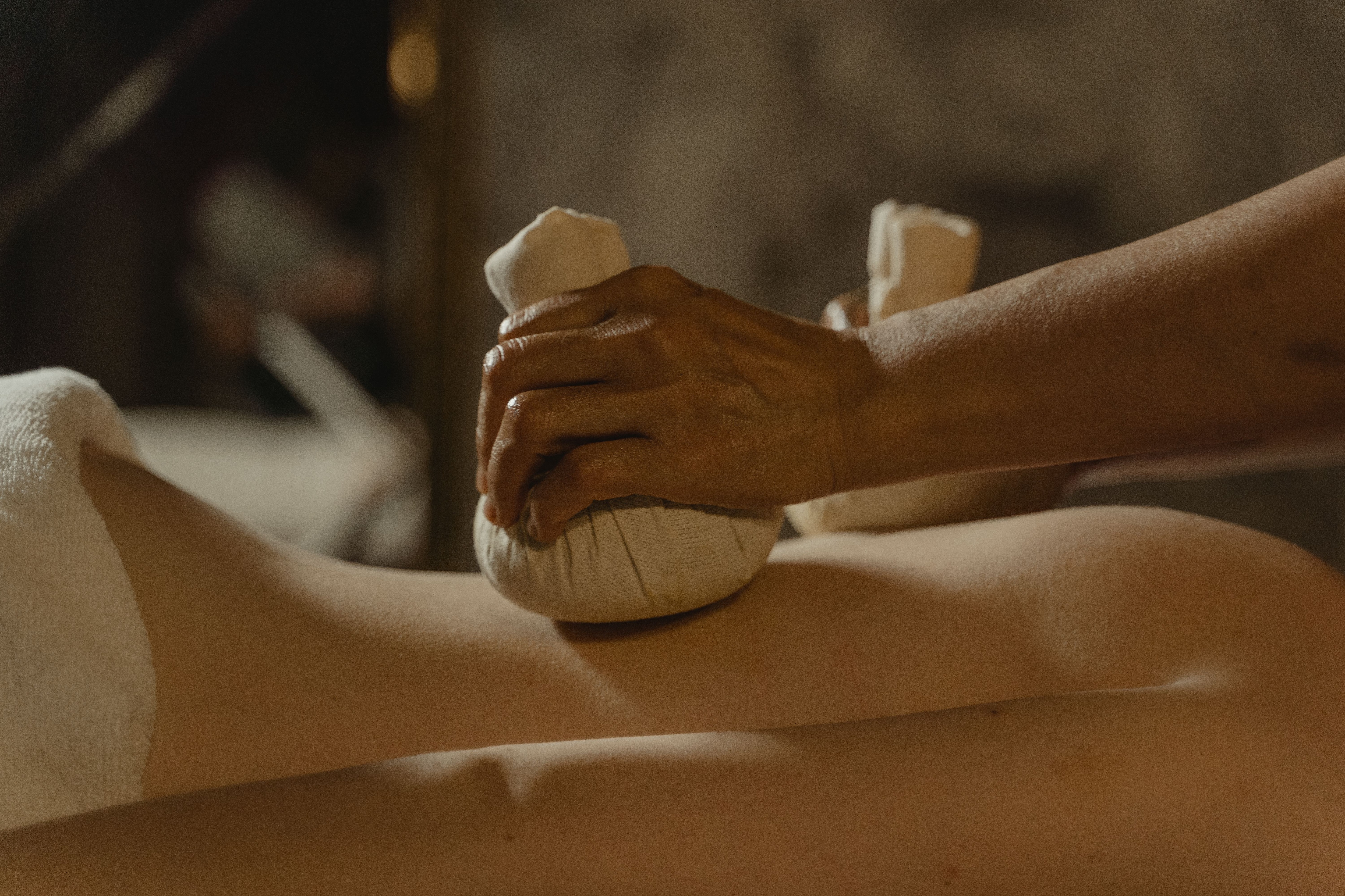 Chronic pain requires hot compress. (Pexel) Chronic pain requires hot compress. (Pexel)