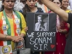 Thane: People stage a protest against the removal of activist Sonam Wangchuk from Jantar Mantar (PTI File)
