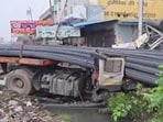 The body of the deceased, identified as Amir (single name), a resident of Bulandshahr, was retrieved from the mangled truck after nearly two hours of rescue efforts. (HT (Video grab))