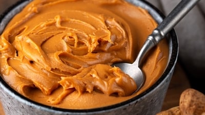 Dr Sood recommends enjoying peanut butter as your bedtime snack roughly two hours before sleep for the best results. (Freepik) Dr Sood recommends enjoying peanut butter as your bedtime snack roughly two hours before sleep for the best results. (Freepik)
