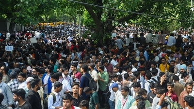 People gather in large numbers at Jantar Mantar to support RJD's protest. (that I)