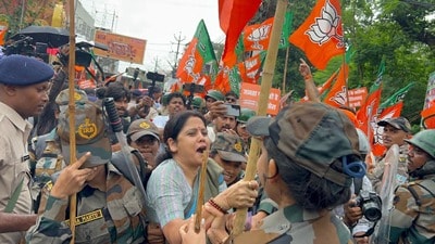 BJP workers protest outside Jharkhand Public Service Commission office in Ranchi on Wednesday. (HT Photo) BJP workers protest outside Jharkhand Public Service Commission office in Ranchi on Wednesday. (HT Photo)