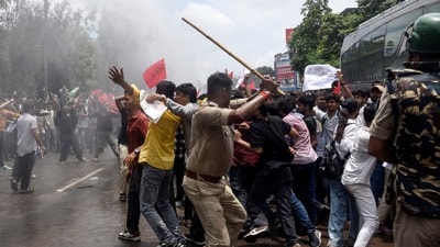 কেন্দ্র-দিল্লি পুলিশকে নোটিস দিল্লি হাইকোর্টের (AFP) কেন্দ্র-দিল্লি পুলিশকে নোটিস দিল্লি হাইকোর্টের (AFP)