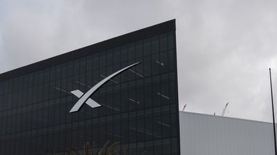 SpaceX stock remains stagnant after 20% fall as investors await Tesla earnings