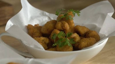 Ranveer Brar's chicken popcorn recipe takes approximately 30 minutes to make. (@RanveerBrar/YouTube) Ranveer Brar's chicken popcorn recipe takes approximately 30 minutes to make. (@RanveerBrar/YouTube)