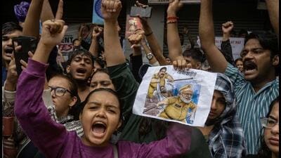 Students stage a protest at Ambedkar Garden in Chembur on Wednesday (Hindustan Times) Students stage a protest at Ambedkar Garden in Chembur on Wednesday (Hindustan Times)