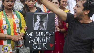 Thane: People stage protest against removal of activist Sonam Wangchuk from Jantar Mantar (PTI file)