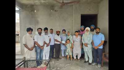The collective effort raised nearly  ₹3.3 lakh, which was handed over to the family through cheques. (HT File)