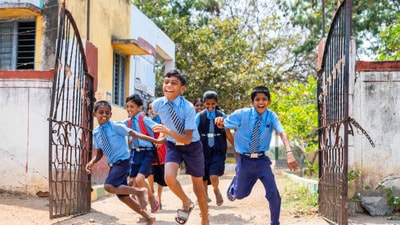 ఏపీలో స్కూళ్లు బంద్