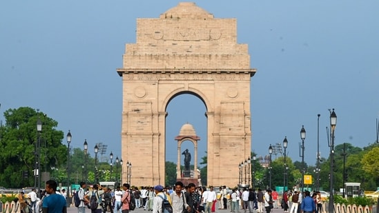Gram it: Though the Capital recorded a maximum temperature of 33.6° Celsius on Wednesday, several visitors still headed to the India Gate; probably to make the most of clear skies. The IMD forecast for today shows maximum temperatures to range between 32° to 34° Celsius, with very light to light rain in isolated parts of the city.