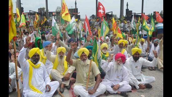 The protest remained peaceful, with police personnel deployed at all three toll plazas to maintain law and order. (Gurpreet Singh/HT)