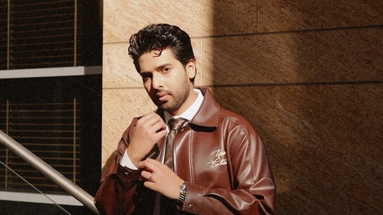 Before this, Armaan Malik had come out to extend support to the students sitting on protest.