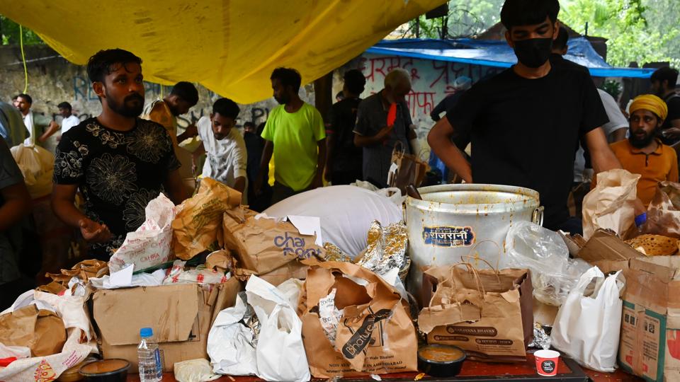 Supporters sending food through online food delivery portals for the CJP protesters at Jantar Mantar, in New Delhi. (HT Photo/Vipin Kumar) Supporters sending food through online food delivery portals for the CJP protesters at Jantar Mantar, in New Delhi. (HT Photo/Vipin Kumar)