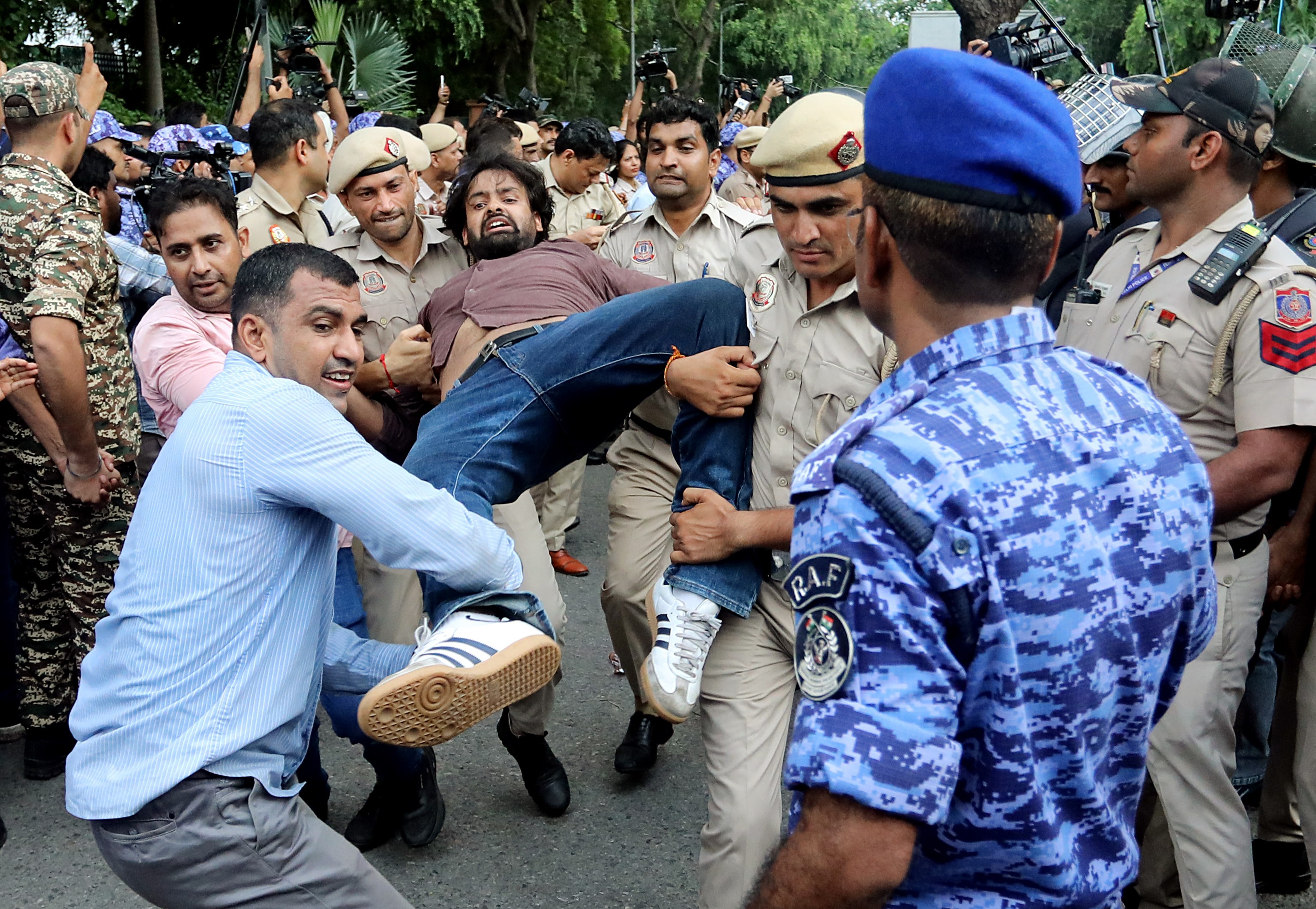 Delhi Police arrests Congress workers who protested outside the Prime Minister's residence on Lok Kalyan Marg, demanding the resignation of Prime Minister Narendra Modi and Education Minister Dharmendra Pradhan, in New Delhi on Tuesday. (that I)