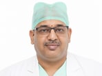 హైదరాబాద్‌లోని యశోద హాస్పిటల్స్ సీనియర్ కన్సల్టెంట్ ఆర్థోపెడిక్ సర్జన్ డాక్టర్ దశరథ రామిరెడ్డి తేతలి