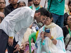 বর্তমানে অভিষেক বন্দ্যোপাধ্যায়ের বিরুদ্ধে মোট আটটি মামলা দায়ের হয়েছে।