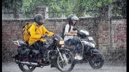Showers lash Uttar Pradesh; rivers breach danger mark Showers lash Uttar Pradesh; rivers breach danger mark