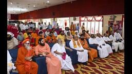 Seers pledge to resist anti-Sanatan forces, advocate restoring Ayodhya’s ‘prestige’ Seers pledge to resist anti-Sanatan forces, advocate restoring Ayodhya’s ‘prestige’