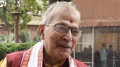 Murli Manohar Joshi’s outreach comes amid escalating tensions at Jantar Mantar, where thousands of students and youth representatives continue to stage a sit-in (Hindustan Times) Murli Manohar Joshi’s outreach comes amid escalating tensions at Jantar Mantar, where thousands of students and youth representatives continue to stage a sit-in (Hindustan Times)