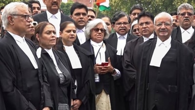 Lawyers gather at the Supreme Court headquarters to read the Preamble to the Constitution in solidarity with the protesting students and against the alleged police actions at Jantar Mantar. (PTI)