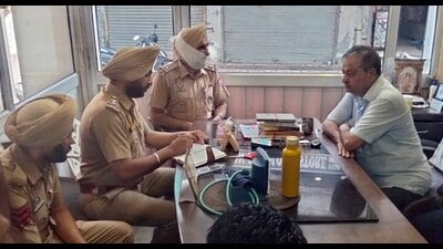 Police investigating at the spot after atleast six robbers robbed ₹2.30 lakh, gold ring and a mobile phone from the clinic cum house of a doctor in Jagraon on Thursday. (HT Photo) Police investigating at the spot after atleast six robbers robbed ₹2.30 lakh, gold ring and a mobile phone from the clinic cum house of a doctor in Jagraon on Thursday. (HT Photo)