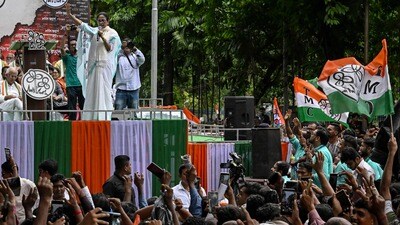 কলকাতা হাই কোর্টের নির্দেশ অমান্যের অভিযোগ তুলে কালীঘাট তৃণমূলের বিরুদ্ধে মামলা দায়ের করেছে পুলিশ। (AFP) কলকাতা হাই কোর্টের নির্দেশ অমান্যের অভিযোগ তুলে কালীঘাট তৃণমূলের বিরুদ্ধে মামলা দায়ের করেছে পুলিশ। (AFP)