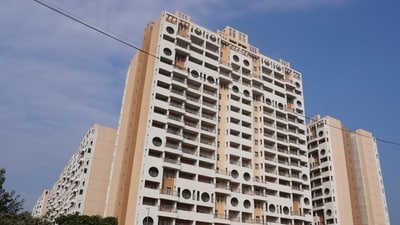 DDA Karmajeevi Awaas Yojana 2026 is a special housing scheme offering a 25% discount on more than 1,200 ready-to-move-in flats in Narela. (DDA)