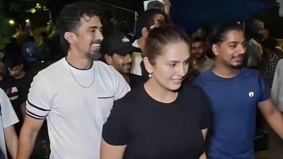 রাত ২টোয় যন্তর মন্তরে তারকারা! নিট আন্দোলনের মিছিলে হুমা কুরেশি ও সাকিব সালিম রাত ২টোয় যন্তর মন্তরে তারকারা! নিট আন্দোলনের মিছিলে হুমা কুরেশি ও সাকিব সালিম