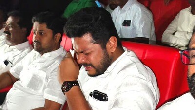 Vijay: సీఎం సినిమా చూసి ఏడ్చిన మంత్రి.. వైరల్ అవుతున్న వీడియో.. ఇంతకీ ఏం జరిగిందంటే? Vijay: సీఎం సినిమా చూసి ఏడ్చిన మంత్రి.. వైరల్ అవుతున్న వీడియో.. ఇంతకీ ఏం జరిగిందంటే?