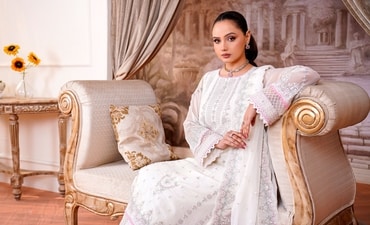 10 white kurta sets that look effortlessly elegant; Stylish picks for women (Pexels) 10 white kurta sets that look effortlessly elegant; Stylish picks for women (Pexels)