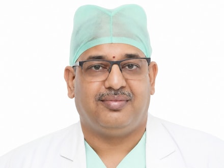 హైదరాబాద్‌లోని యశోద హాస్పిటల్స్ సీనియర్ కన్సల్టెంట్ ఆర్థోపెడిక్ సర్జన్ డాక్టర్ దశరథ రామిరెడ్డి తేతలి