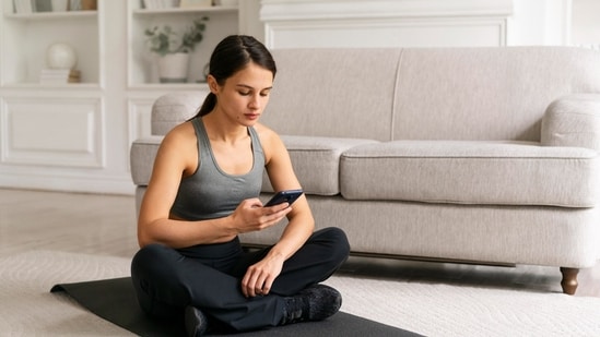 The New York Times investigation reveals a surge in AI-generated wellness influencers used to market health supplements through deceptive social media ads. (Freepik)