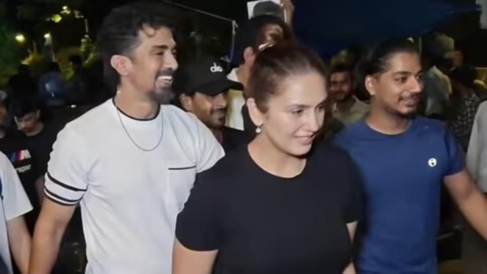 রাত ২টোয় যন্তর মন্তরে তারকারা! নিট আন্দোলনের মিছিলে হুমা কুরেশি ও সাকিব সালিম