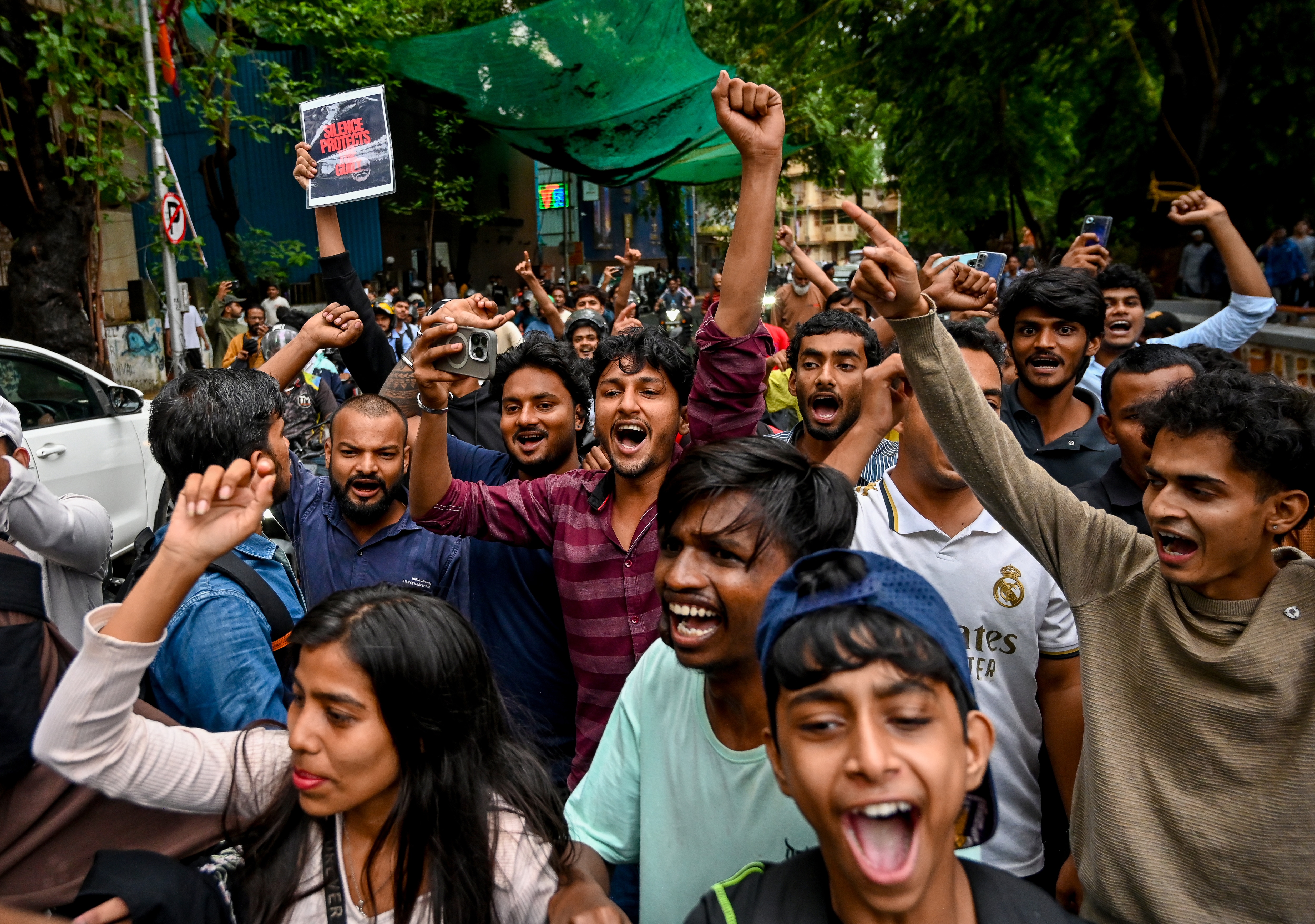 Student and supporters of the Cockroach Janta Party gathered at Shivaji Park in Dadar, Mumbai to show solidarity with the CJP's protest in Delhi. (Raju Shinde/HT Photo) Student and supporters of the Cockroach Janta Party gathered at Shivaji Park in Dadar, Mumbai to show solidarity with the CJP's protest in Delhi. (Raju Shinde/HT Photo)