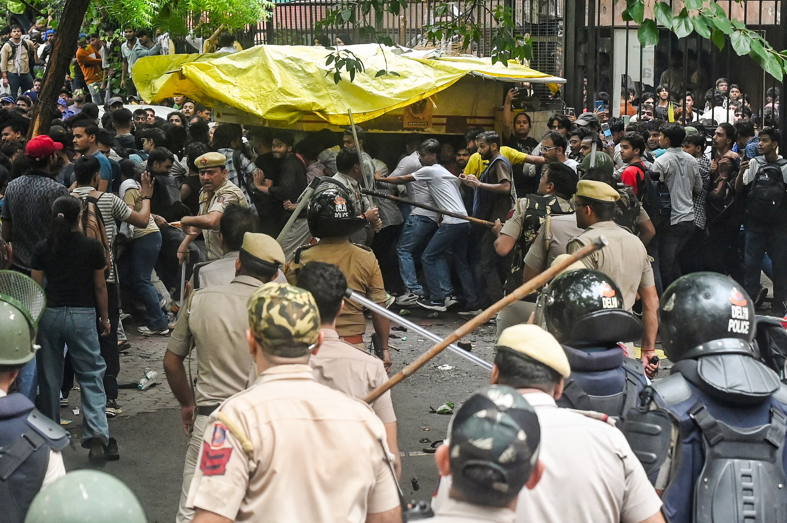 Police personnel carry out a lathi charge on protesters during the protest march against the alleged NEET paper leak from Jantar Mantar to Parliament House, in New Delhi on Monday. (ANI) Police personnel carry out a lathi charge on protesters during the protest march against the alleged NEET paper leak from Jantar Mantar to Parliament House, in New Delhi on Monday. (ANI)