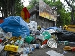 A pile of garbage lies along the roadside at Jantar Mantar (Hindustan Times)