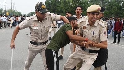 Police personnel carry out lathi charge on protesters during a protest march against the alleged NEET paper leak from Jantar Mantar to the Parliament building in New Delhi on Monday. (that I) Police personnel carry out lathi charge on protesters during a protest march against the alleged NEET paper leak from Jantar Mantar to the Parliament building in New Delhi on Monday. (that I)