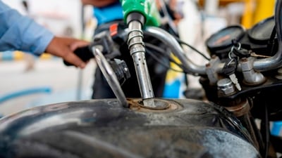 The government has clarified that this is not the case, but the fact is, only vehicles manufactured after 2023 are compliant with the 20% ethanol blended petrol currently being sold. (File Photo/AP) The government has clarified that this is not the case, but the fact is, only vehicles manufactured after 2023 are compliant with the 20% ethanol blended petrol currently being sold. (File Photo/AP)