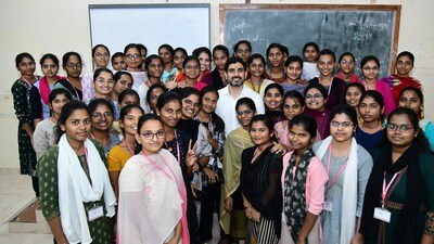 <p>ఆ తర్వాత లబ్ధిదారురాలైన తల్లి లేదా విద్యార్థి యొక్క 12 అంకెల ఆధార్ నంబర్ను నమోదు చేయాలి. ఆధార్తో అనుసంధానమైన మొబైల్ నంబర్కు వచ్చే ఓటీపీ (OTP) ని ఎంటర్ చేసి వెరిఫై చేస్తే, వెంటనే మీ పేమెంట్ స్టేటస్ (Success లేదా Pending) స్క్రీన్పై స్పష్టంగా కనిపిస్తుంది.</p> <p>ఆ తర్వాత లబ్ధిదారురాలైన తల్లి లేదా విద్యార్థి యొక్క 12 అంకెల ఆధార్ నంబర్ను నమోదు చేయాలి. ఆధార్తో అనుసంధానమైన మొబైల్ నంబర్కు వచ్చే ఓటీపీ (OTP) ని ఎంటర్ చేసి వెరిఫై చేస్తే, వెంటనే మీ పేమెంట్ స్టేటస్ (Success లేదా Pending) స్క్రీన్పై స్పష్టంగా కనిపిస్తుంది.</p>