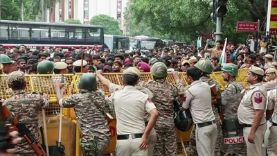 প্রতিবাদস্থল যন্তর মন্তরের কাছে পুলিশের ‘ফেশিয়াল রেকগনিশন ক্যামেরা’? এল রিপোর্ট (ANI Video Grab) প্রতিবাদস্থল যন্তর মন্তরের কাছে পুলিশের ‘ফেশিয়াল রেকগনিশন ক্যামেরা’? এল রিপোর্ট (ANI Video Grab)