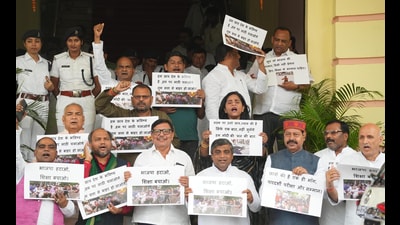 RJD and CPI-ML legislators demonstrate during the Monsoon Session of the Bihar Assembly in Patna on Friday. (Santosh Kumar/HT) RJD and CPI-ML legislators demonstrate during the Monsoon Session of the Bihar Assembly in Patna on Friday. (Santosh Kumar/HT)