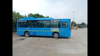 Residents from New Gurugram and Manesar stated that daily bus service is required for connectivity and to reduce commuting costs. (HT) Residents from New Gurugram and Manesar stated that daily bus service is required for connectivity and to reduce commuting costs. (HT)