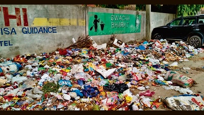 Sanitation workers have been on strike in various parts of Punjab since July 8, bringing collection, lifting and disposal of municipal solid waste to a complete halt. (HT)