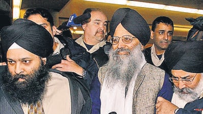 Sikh activist Ripudaman Singh Malik (centre) leaves a Vancouver court on March 16, 2005, after being found not guilty in the 1985 bombing of an Air India flight off the Irish coast. (REUTERS/FILE PHOTO) Sikh activist Ripudaman Singh Malik (centre) leaves a Vancouver court on March 16, 2005, after being found not guilty in the 1985 bombing of an Air India flight off the Irish coast. (REUTERS/FILE PHOTO)