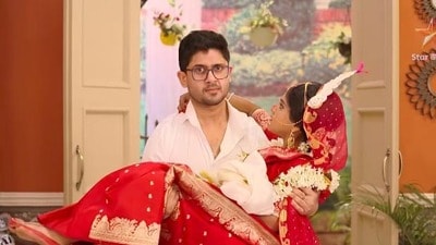 নতুন সংসারে গৃহপ্রবেশ কুমকুমের