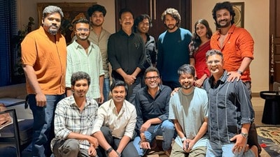 Mahesh Babu: మహేష్ బాబును కలిసిన రావు బహదూర్ టీమ్.. సూపర్ స్టార్తో గ్రూప్ ఫొటో.. ఓటీటీలోకి వచ్చేస్తున్న సత్యదేవ్ మూవీ! Mahesh Babu: మహేష్ బాబును కలిసిన రావు బహదూర్ టీమ్.. సూపర్ స్టార్తో గ్రూప్ ఫొటో.. ఓటీటీలోకి వచ్చేస్తున్న సత్యదేవ్ మూవీ!